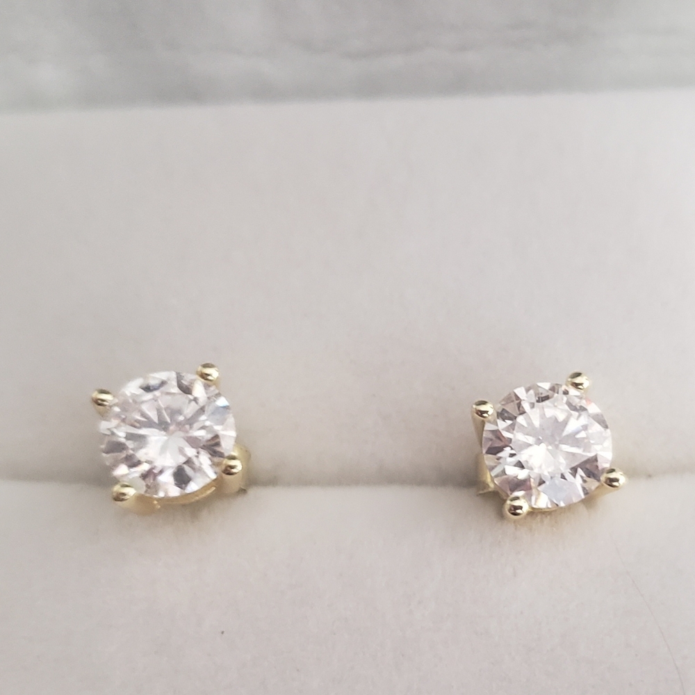 Elegant Gold 2ct Mossianite New diamond Studs.